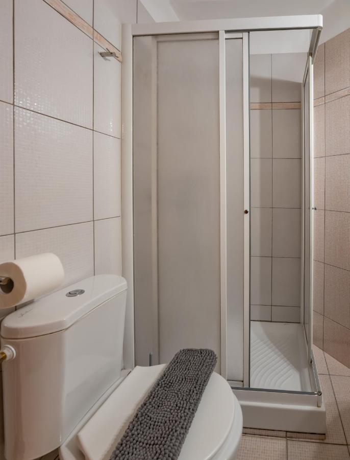 Flat In Excellent Location With Private Parking Lägenhet Aten Exteriör bild